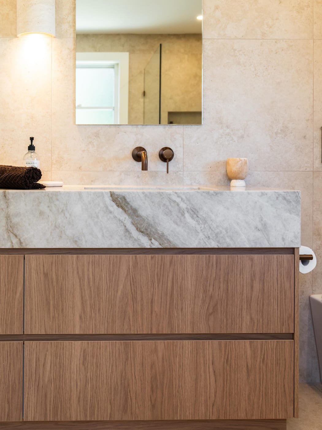 NK Kitchens & Joinery. Creating spaces that feel calm, clean, and effortlessly luxurious Cabinetry - Boston oak woodmatt Stone - Natural Taj…